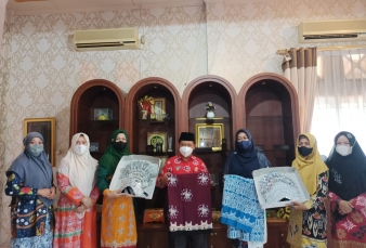 Dekranasda Siak Jalin Kerjasama Dengan SMA Negeri 1 Siak, Tingkatkan Penjualan Assesoris dan Batik 
