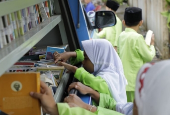 Bujang Kampung Merempan Hulu, Perpustakaan Keliling di Serbu Anak Sekolah