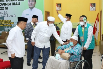 Haru, Bangga Bupati Alfedri Sambut Kedatangan Jemaah Haji Kabupaten Siak  