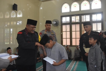 Marhaban Ya Ramadhan, Dansat Brimob Riau berikan santunan anak yatim piatu