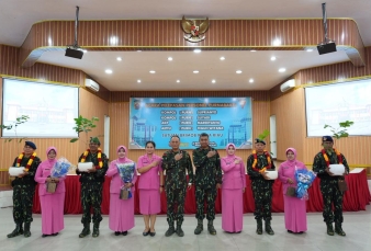 Dansat Brimob Riau Pimpin Pelepasan Purnabakti 4 Personel Terbaik
