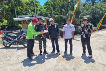 Dalam Rangka HUT RI Ke-80, Babinsa Koramil 16/Tapung Menjadi Juri Lomba Kebersihan Antar RW