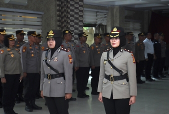 Serah Terima Jabatan Kapolsek Senapelan, Kompol Dwi Krismiyati Resmi Dilantik Gantikan Kompol Akira 