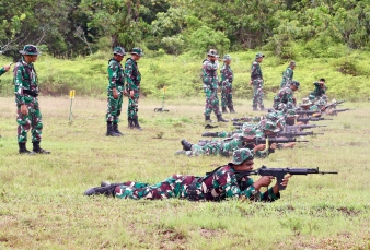 Kodim 0313/KPR Tingkatkan Kemampuan Prajurit Melalui Latihan Menembak Terukur