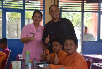 Polri Goes to school