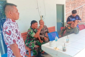 Babinsa Koramil 02 Rambah Kodim 0313/KPR Melaksanakan Komsos