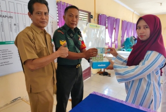 Babinsa Koramil 16/Tapung Dampingi Pelaksanaan KB Kes, Bagi Masyarakat