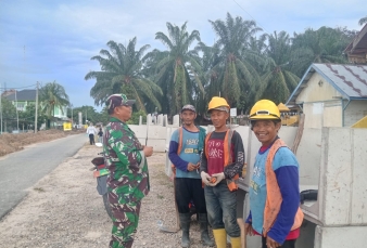 Babinsa SERTU M Rasul Komsos Bersama Masyarakat 