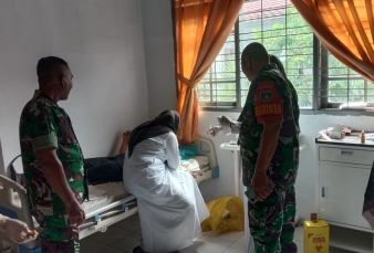 Babinsa Koramil 01/BKN, Hadiri Kegiatan Pelayanan KB Serentak di Puskesmas Kuok