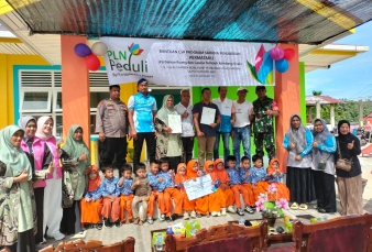 Babinsa Koramil 01/Bkn Hadiri Kegiatan Penyerahan Bantuan CSR TK Pembina Desa Merangin 