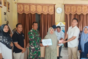 Dukung Program Pemerintah, Babinsa Koramil 16/Tapung  Dampingi Penyaluran BLT DD