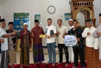 PT Green Palma Riau Jaya Salurkan Rp10 Juta untuk Pembangunan Masjid Al-Husna