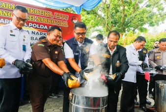 Polda Riau Bongkar Jaringan Sabu Internasional, 26,93 Kg Dimusnahkan