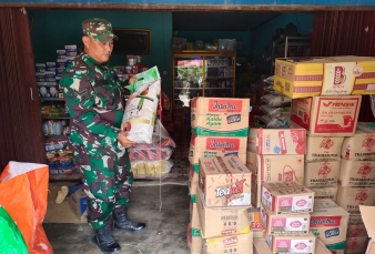 Babinsa Rutin Laksanakan Pengecekan Harga Sembako di Wilayah Binaan