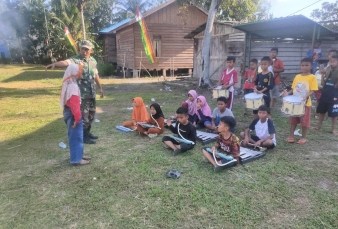 Babinsa Bina Mental Anak Melalui Latihan Drum Band