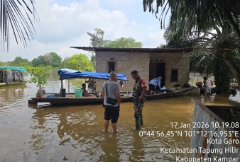 Hujan Deras Picu Luapan Sungai Tapung Kanan, Babinsa Koto Garo Imbau Warga Waspada