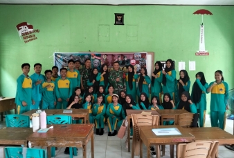 Babinsa Koramil 03/Bunut Sosialisasikan Penerimaan Caba dan Cata PK TNI AD  di SMAN 1 Bandar Petalan