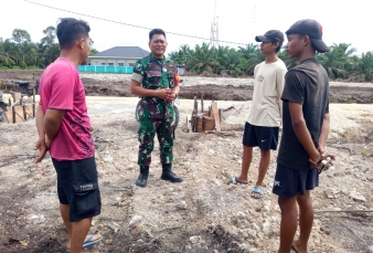 Babinsa Koramil 14/ Kepenuhan Berikan Sosialisasi Edukasi Bahaya narkoba Kepada Pemuda Desa