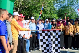 CFD Universitas Pahlawan, Rektor Amir Luthfi Ajak Bupati dan Wakil Bupati Kampar Kelilingi Kebun Ray