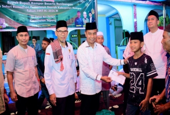 Pimpin Safari Ramadhan di Air Terbit, Bupati Kampar Salurkan Bantuan untuk Masjid dan Masyarakat