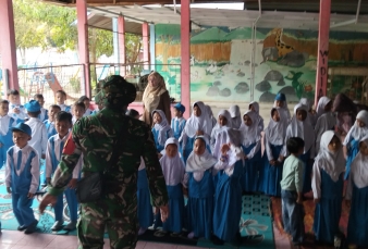 Babinsa Koramil 03/Bunut Laksanakan Pembinaan Karakter dan Edukasi Anak Usia Dini