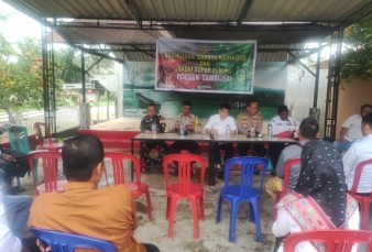 Lewat Sosialisasi Babinsa Koramil Tambusai Terus Antisipasi Karhutla 