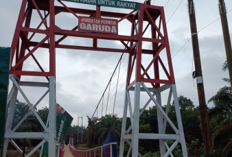 Identitas Plang Jembatan Garuda selesai Dipasang