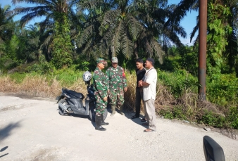 Babinsa Koramil 03/Bunut Intensifkan Patroli di Desa Merbau untuk Antisipasi Karhutla