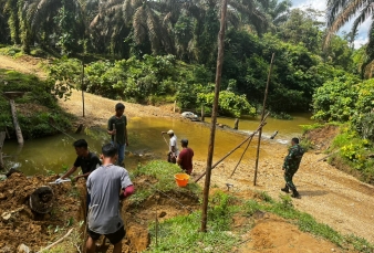 Kemanunggalan di Tanjung Belit Selatan, Prajurit Kodim 0313/KPR Kawal Pembangunan Jembatan Ramco
