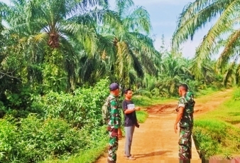 Babinsa Koramil 02 Rambah Kodim 0313/KPR Tingkatkan Patroli Kathutla