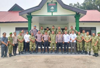 HUT TNI ke-81 Polsek Bangkinang Kota dan Polsek Bangkinang Barat Beri Kejutan dan Sambangi Koramil