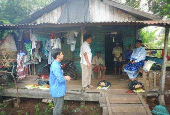 Wabup Syamsurizal Serahkan Bantuan untuk Lansia dan Disabilitas di Empat Kampung