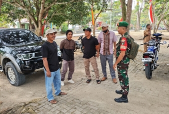 Babinsa Koramil 03/Bunut Jalin Silaturahmi dengan Masyarakat Desa Sialang Kayu Batu