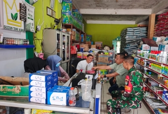 Babinsa Koramil 14/Kepenuhan Laksanakan Anjangsana ke Toko Pupuk Non Subsidi, Pantau Harga Pasaran