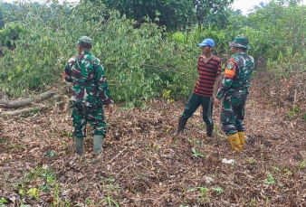 Cegah Karhutla Di Musim Kemarau, Babinsa Koramil 07/Kampar Intensifkan Patroli